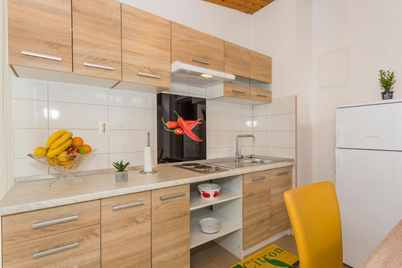 Comfortable Modern Studio With Shaded Patio Split Exteriér fotografie